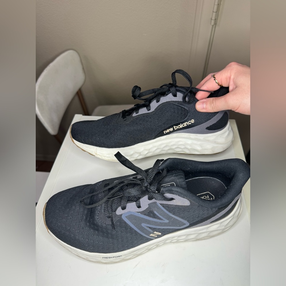 Women’s New Balance Athletic/Workout/Running Shoes- Size 8